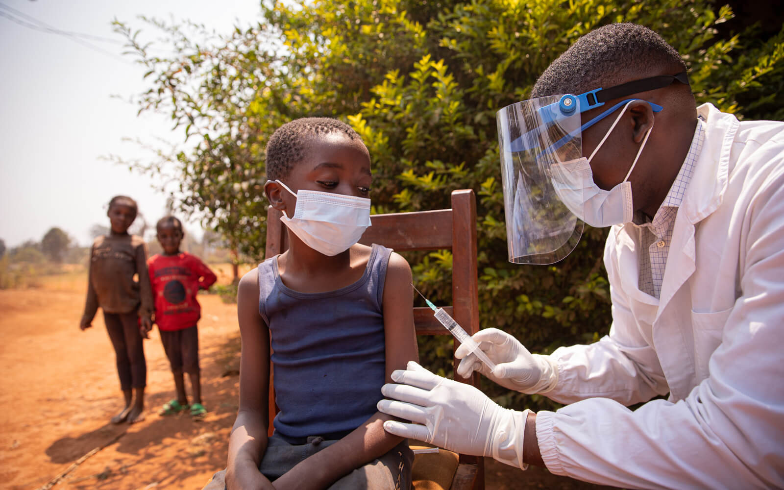 A health worker vaccinating a child